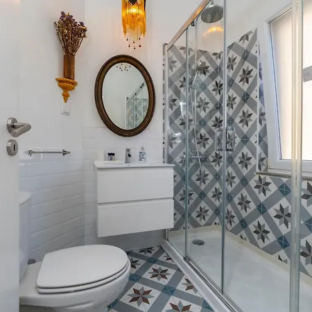Portuguese Charm In Apartment Lissabon